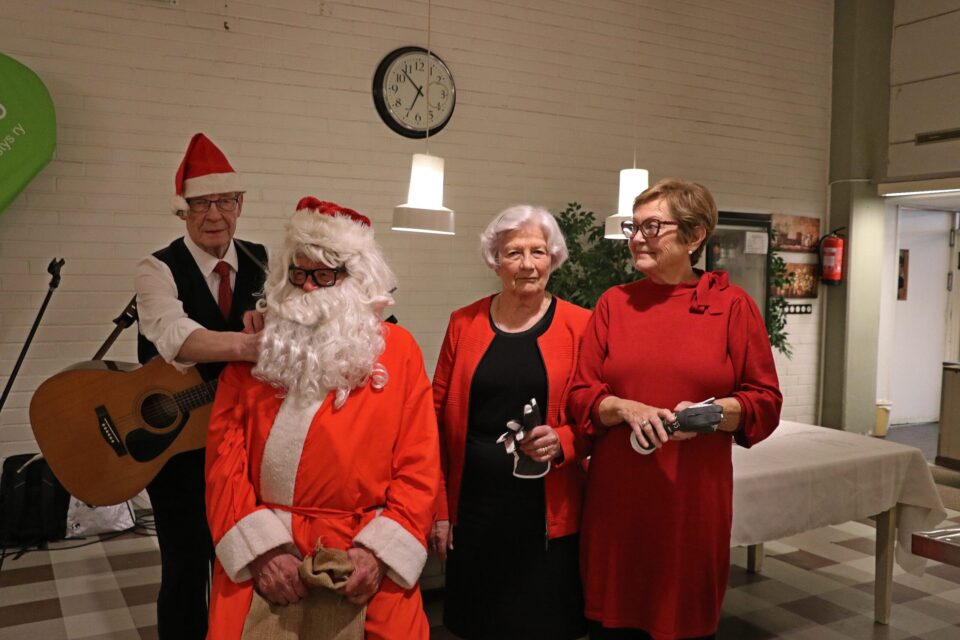 Työmyyrärykkaset 2025 saivat Anneli Saario ja Seija Koskinen aktiivisesta toiminnasta yhdistyksen hyväksi.