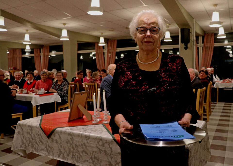 Kaija Suominen matkavastaava sai yhdistyksen sisäisen kiertopalkinnon aktiivisesta vapaaehtoistyöstä.